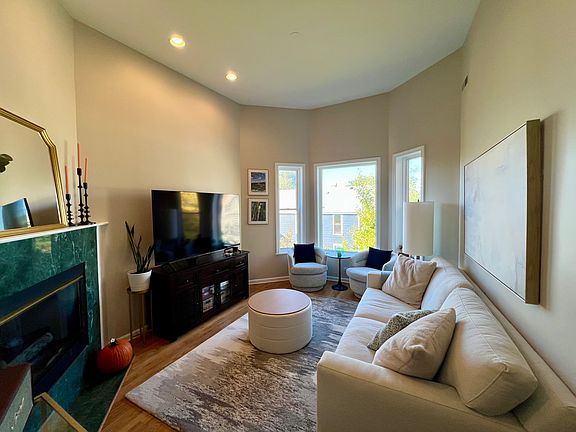 3rd image of 1051 W Montana St #3