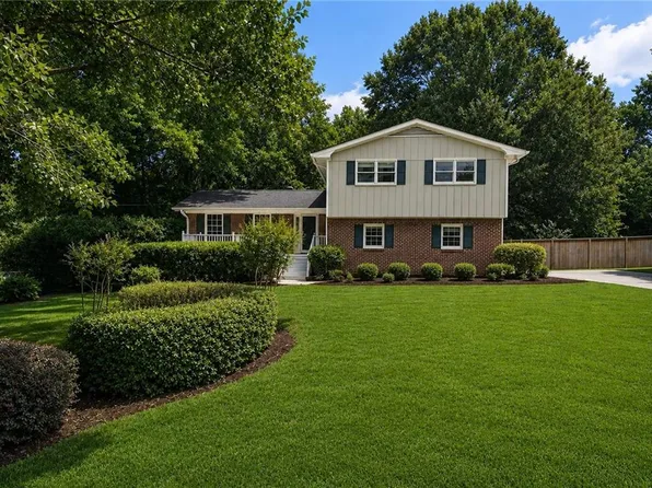6720 Ramundo Dr, Atlanta, GA 30360
