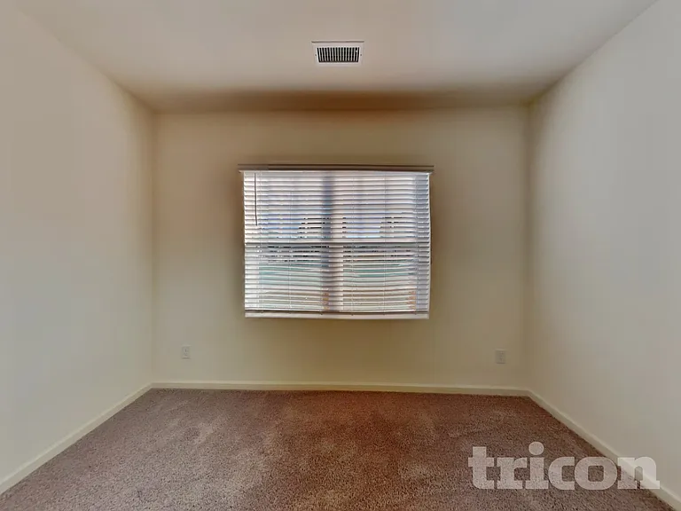 130 Lynnridge Dr — Photo 16