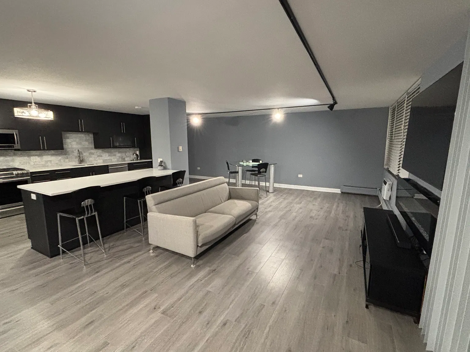 2 bed, 1600 sqft, $3,000 — Photo 2