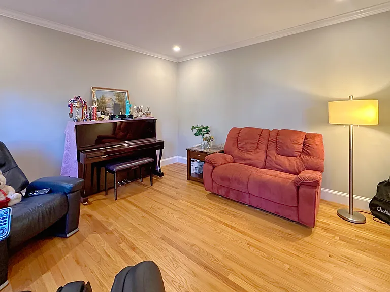 11 Oakland St — Photo 5