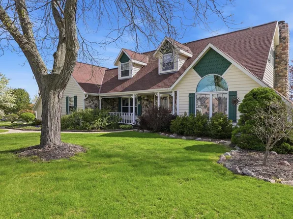 211 Erin COURT, West Bend, WI 53095