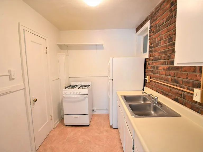 1145 Pennsylvania Ave #2 — Photo 4