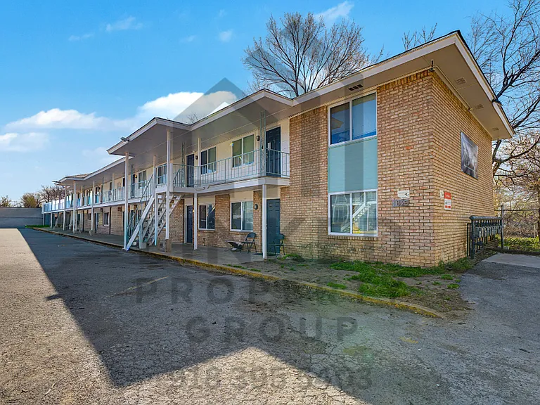 Evanston Apartments — Photo 40