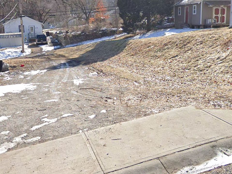 2nd image of 8819 E Lexington Ave