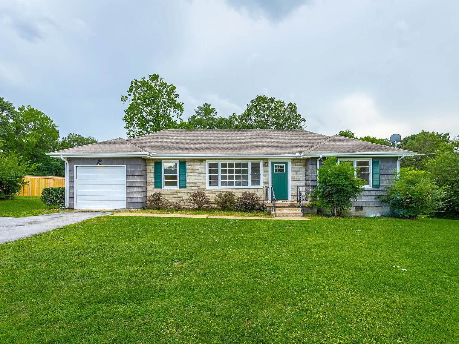 3 bed, 1062 sqft, $1,800 — Photo 1
