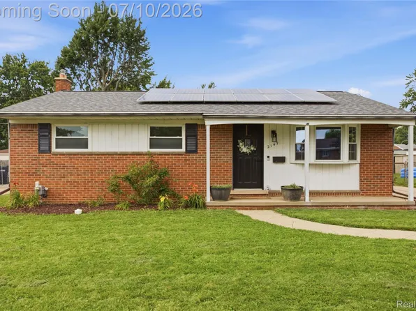 2147 Parliament Dr, Sterling Heights, MI 48310