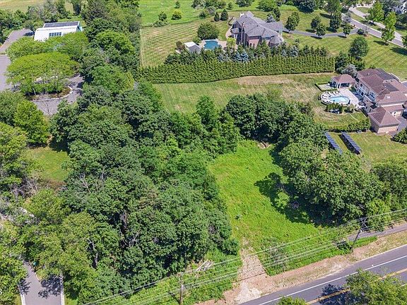 2nd image of 947 Holmdel Road