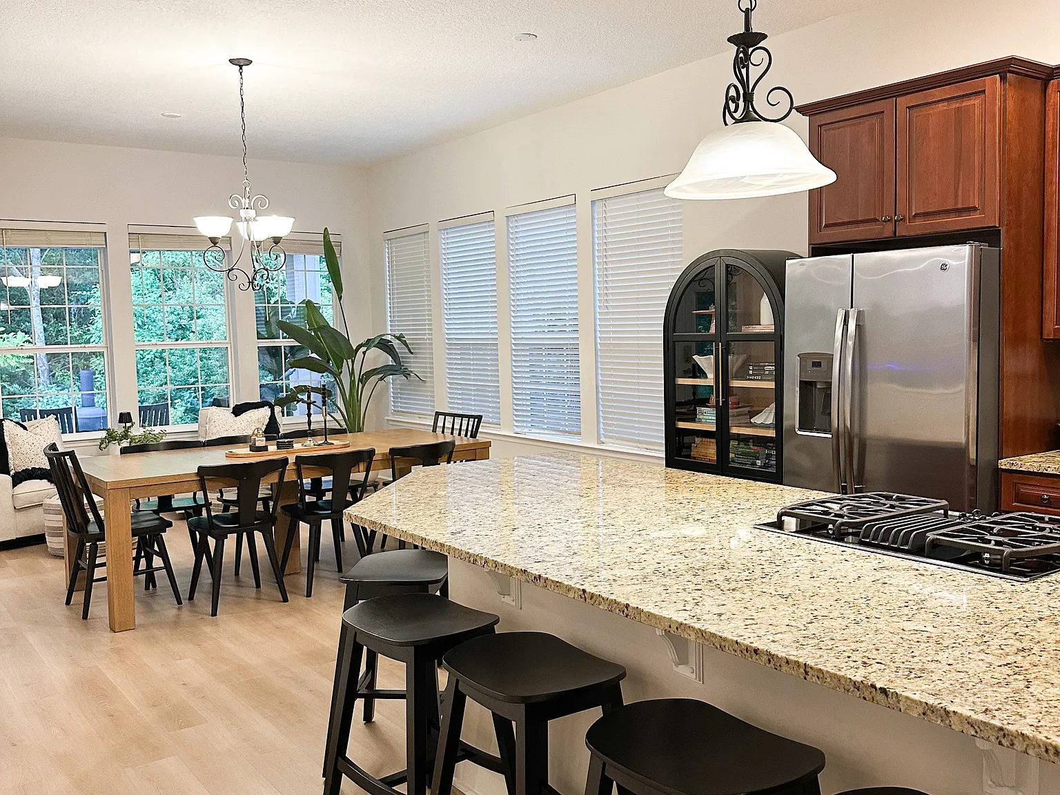 144 La Mesa Dr — Photo 3