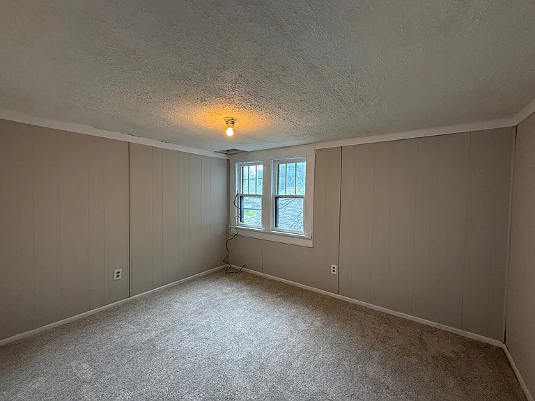 396 S McClellan Ave — Photo 17