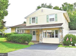 224 Swiftwater Ln, Brookhaven, PA 19015