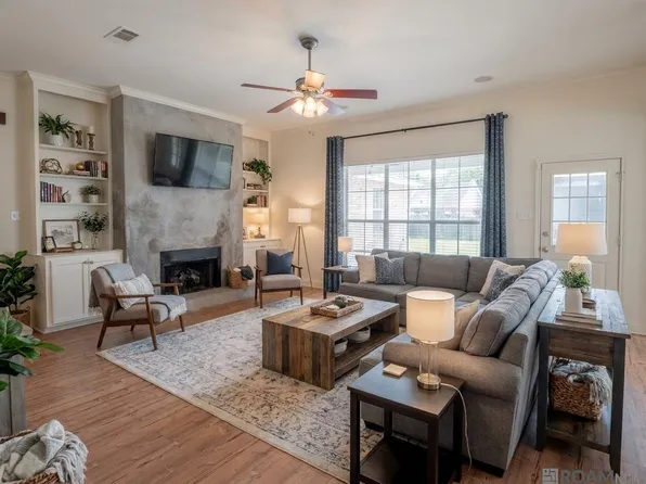 6215 Destrehan Dr, Baton Rouge, LA 70820