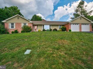 13521 Spring Hill Dr, Hagerstown, MD 21742