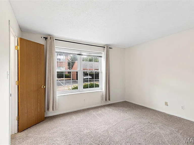2434 Fowler Ave — Photo 11