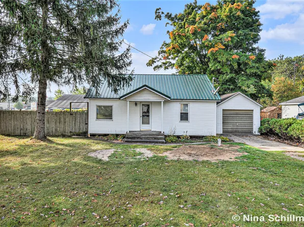 22 Carol St, Newaygo, MI 49337