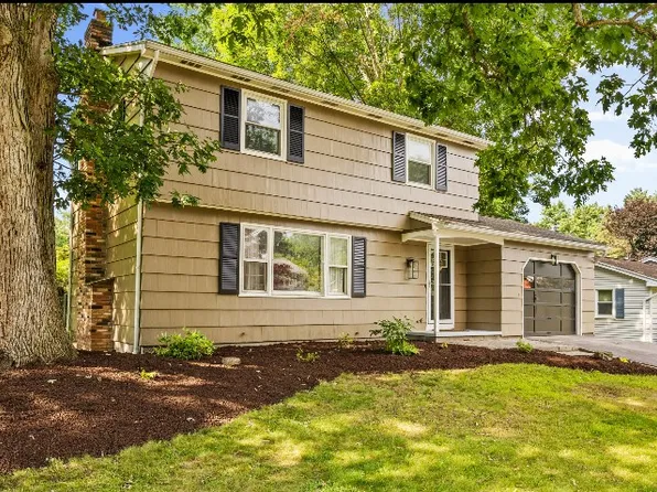 33 Lisand Dr, Fairport, NY 14450