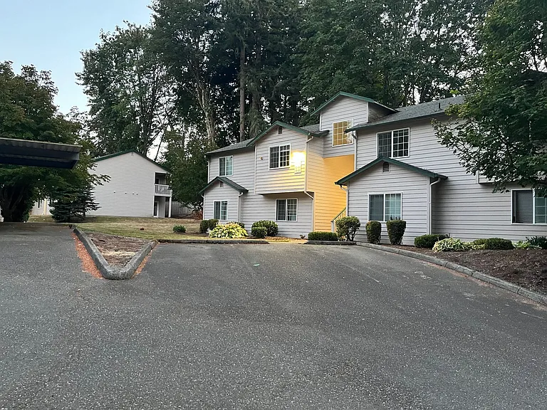 1103-1207 Creekwood Ct SE — Photo 1