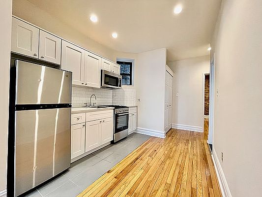 3rd image of 326 E 34th St #B1f
