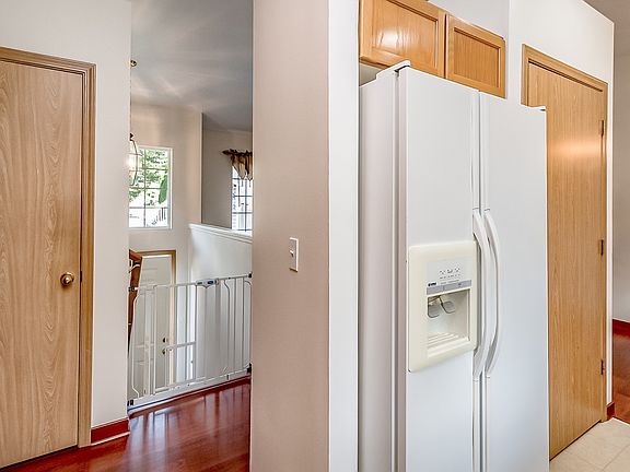 5th image of 5610 73rd Ave NE