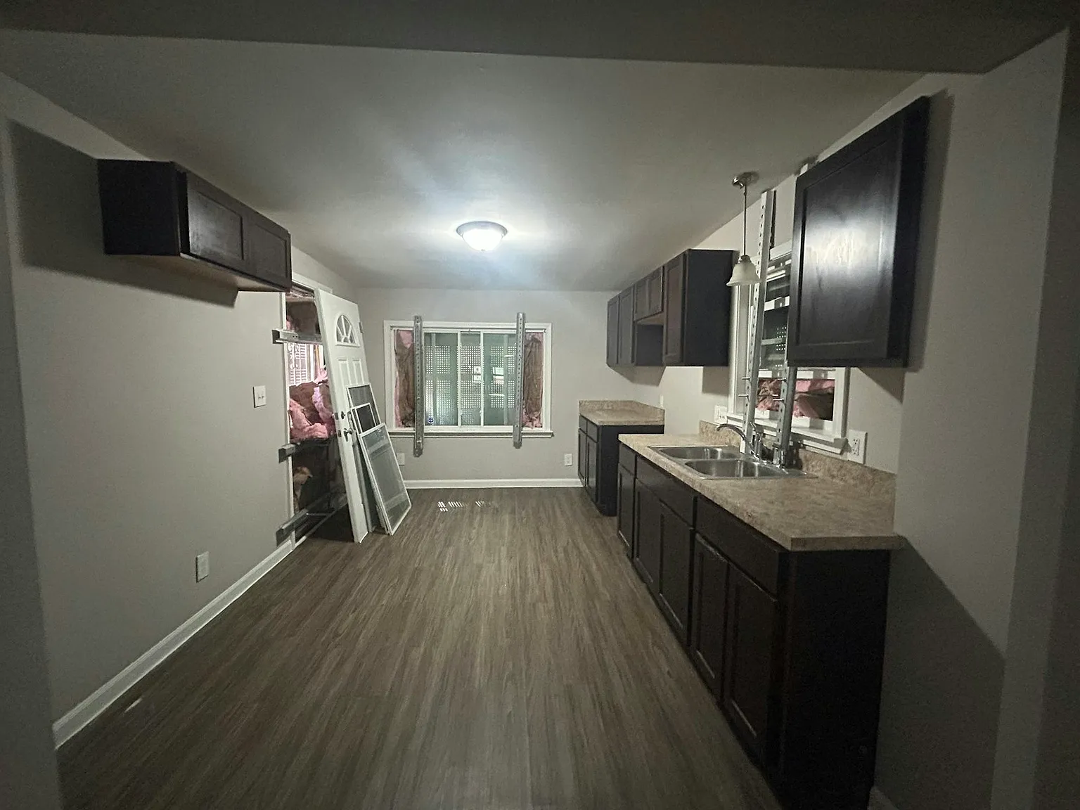 15713 Vaughan Street — Photo 2
