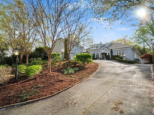 3207 Sussex Rd, Raleigh, NC 27607