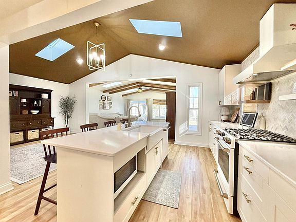 3rd image of 1743 Emerson Street