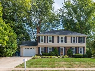 1817 Abbotsford Dr, Vienna, VA 22182