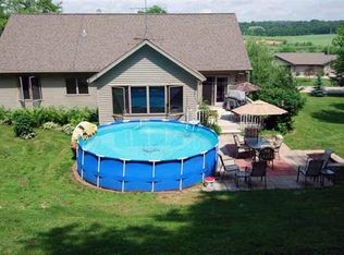 S2423 Meadowview Rd, Reedsburg, WI 53959