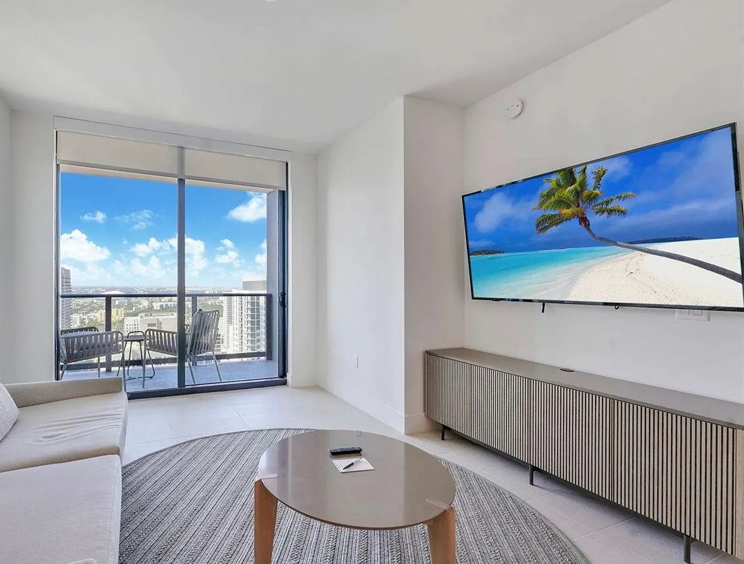 1 bed, 1.0 bath, 581 sqft, $2,820 — Photo 1