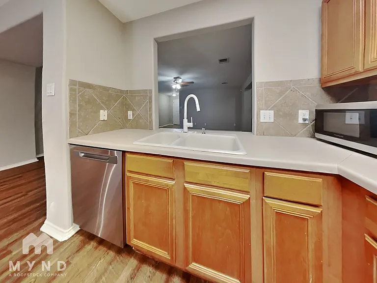 1001 Apollo Cir — Photo 7