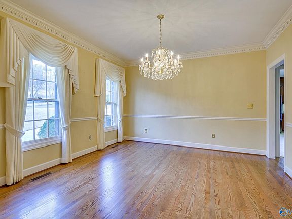 3rd image of 1324 Deans Dr SE
