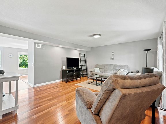 4th image of 5305 Myanna Ln