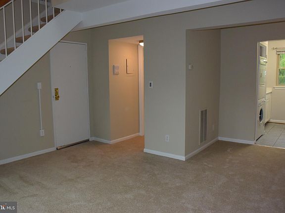 3rd image of 521 Bashford Ln APT 6