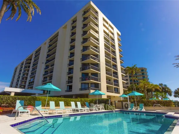 690 Island Way APT 401, Clearwater, FL 33767