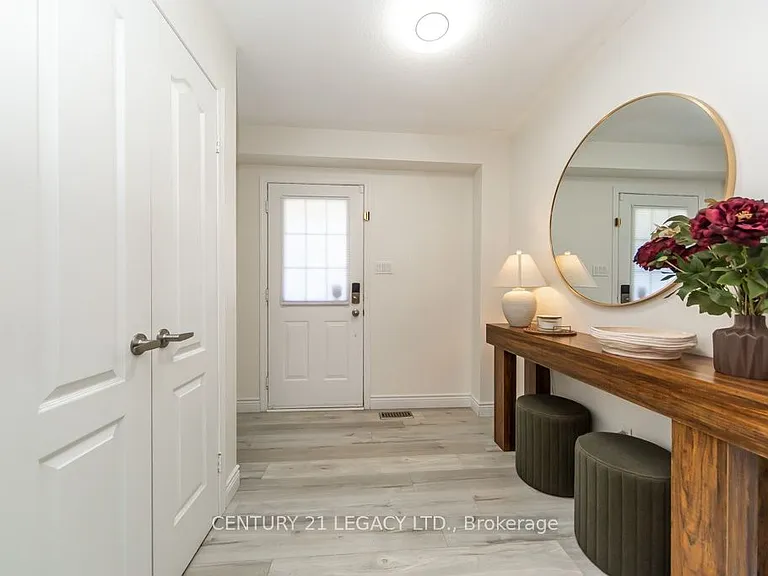 44 Tincomb Cres — Photo 4