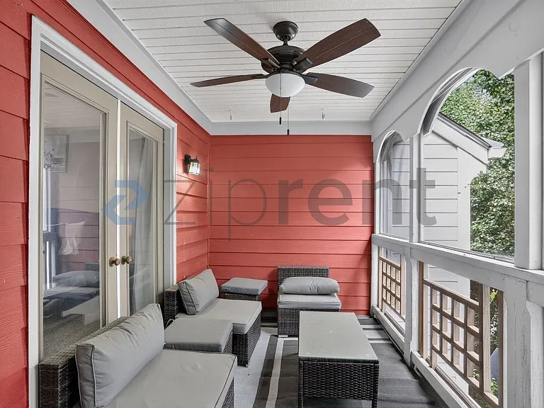 307 Hollyfax Cir — Photo 5