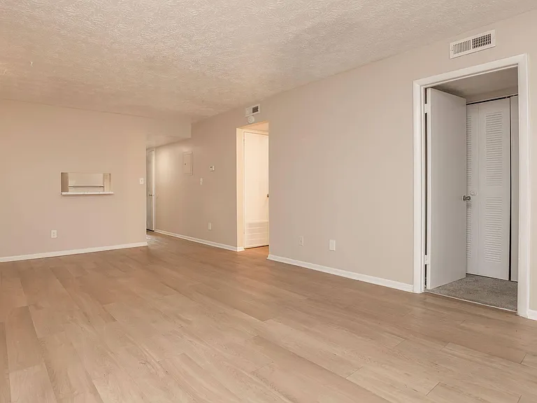Oasis Club Apartments — Photo 57