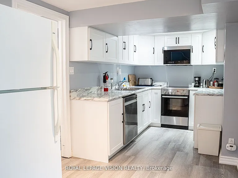 28 Jeffton Cres — Photo 6
