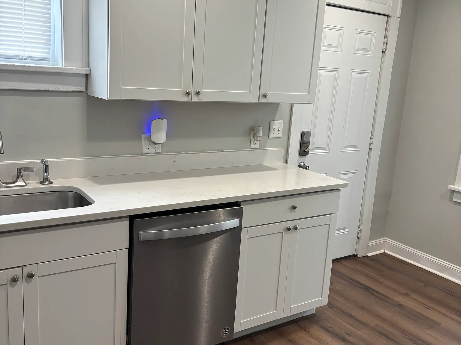 3 bed, 1.5 bath, 1250 sqft, $1,375 — Photo 3