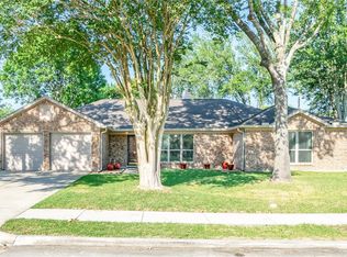 408 Desert Willow Dr, League City, TX 77573