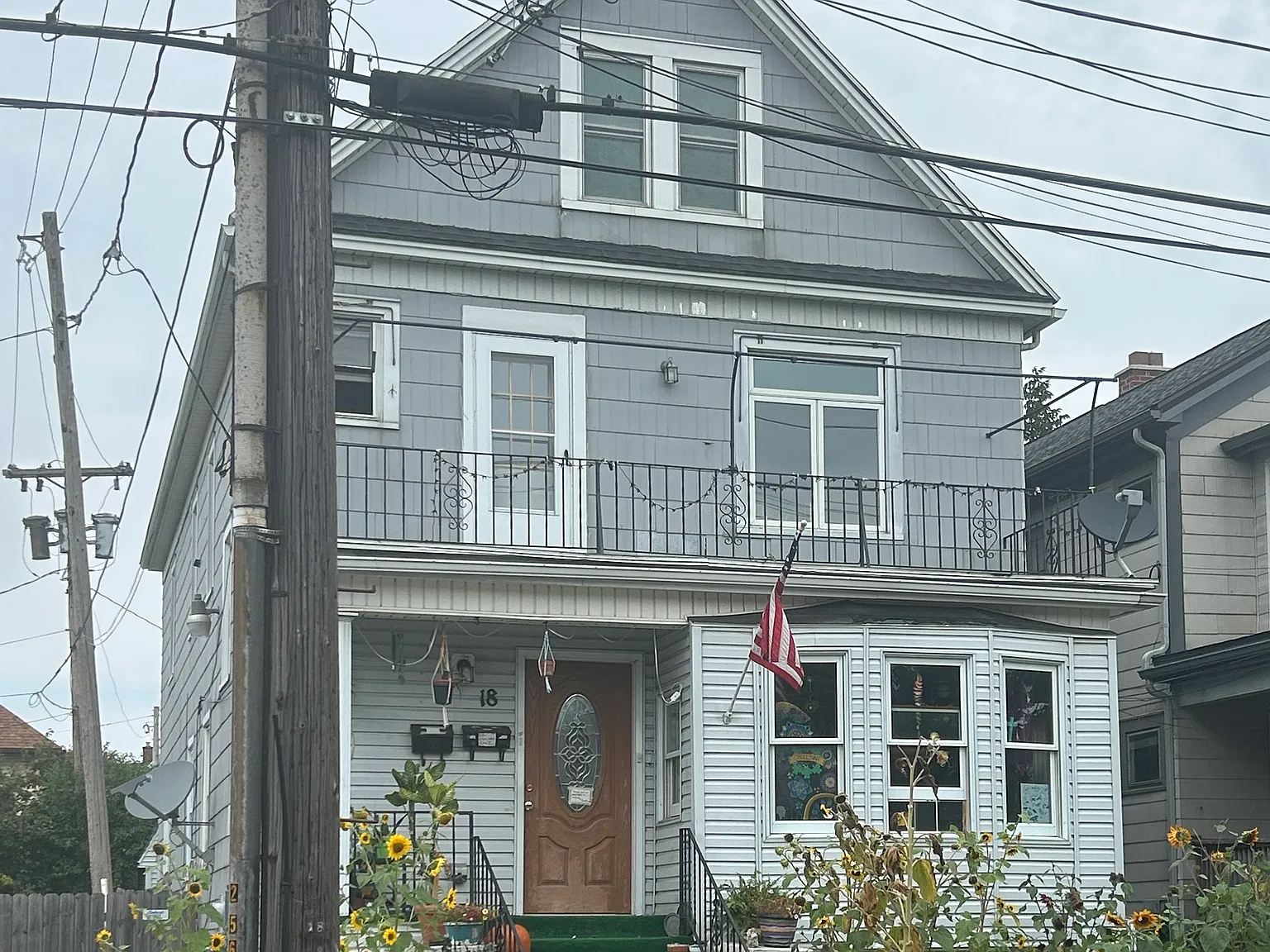 3 bed, 1100 sqft, $1,300 — Photo 2