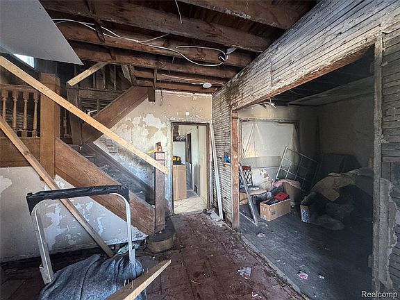 4th image of 5865 Seneca St