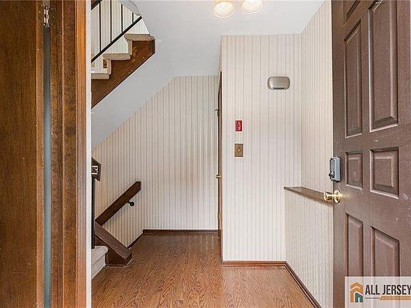 3rd image of 84 Diamond Ln