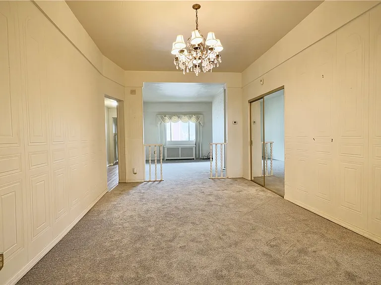 425 Pearl St — Photo 15