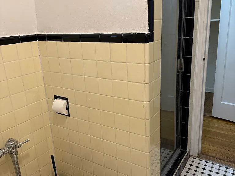 34 Clinton Pl #5C — Photo 4