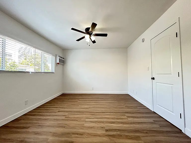 1825 S. Beloit Ave — Photo 38