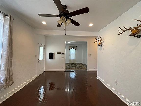3rd image of 7214 Saint Elmo Ave