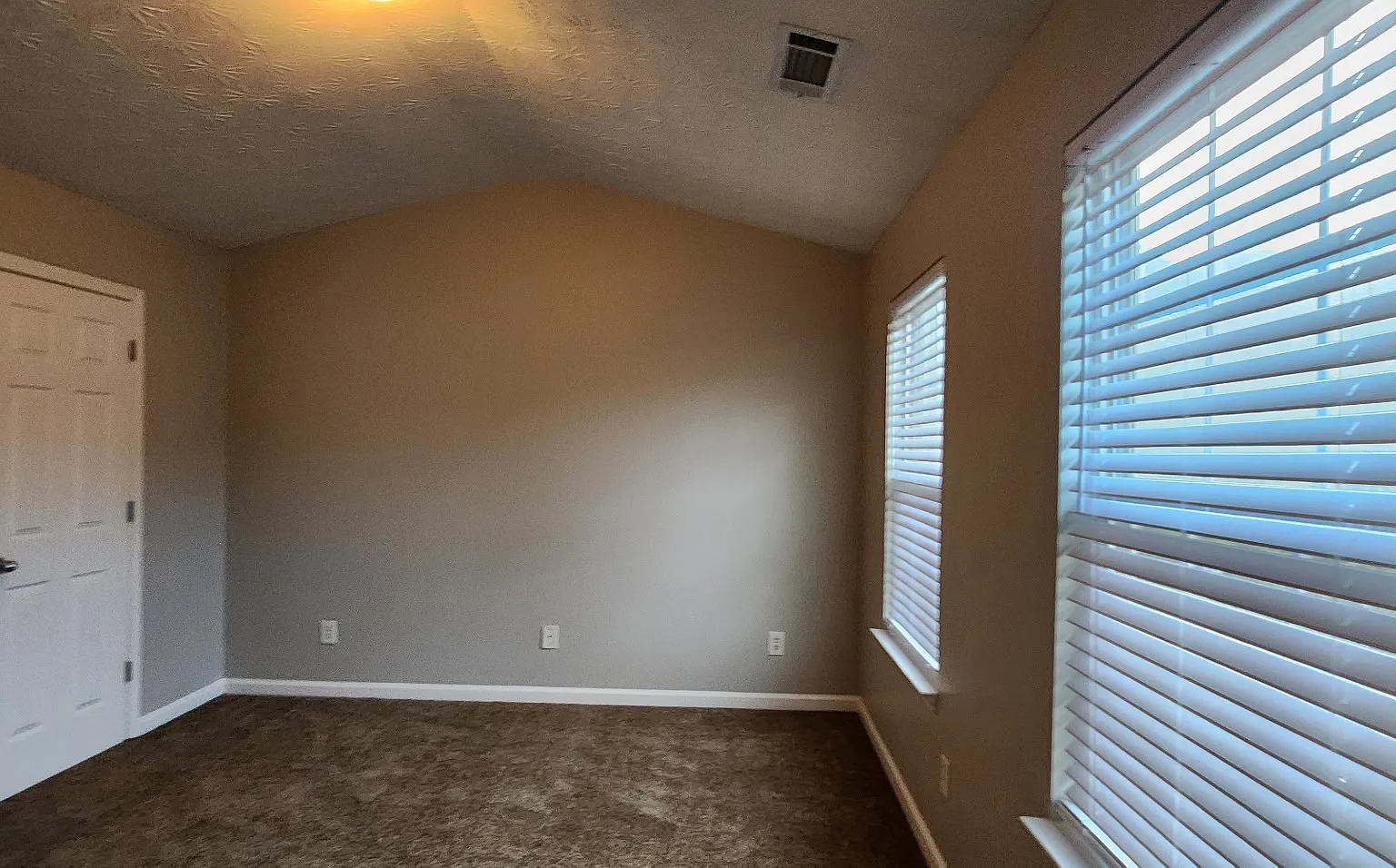 3 bed, 2.5 bath, $1,700 — Photo 2