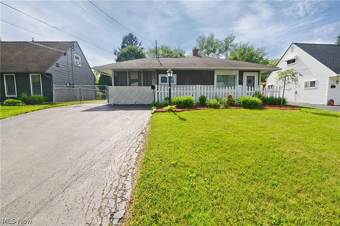 270 Idlewood Rd photo 1