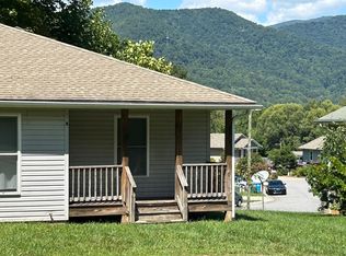 19B Half Moon Dr, Swannanoa, NC 28778